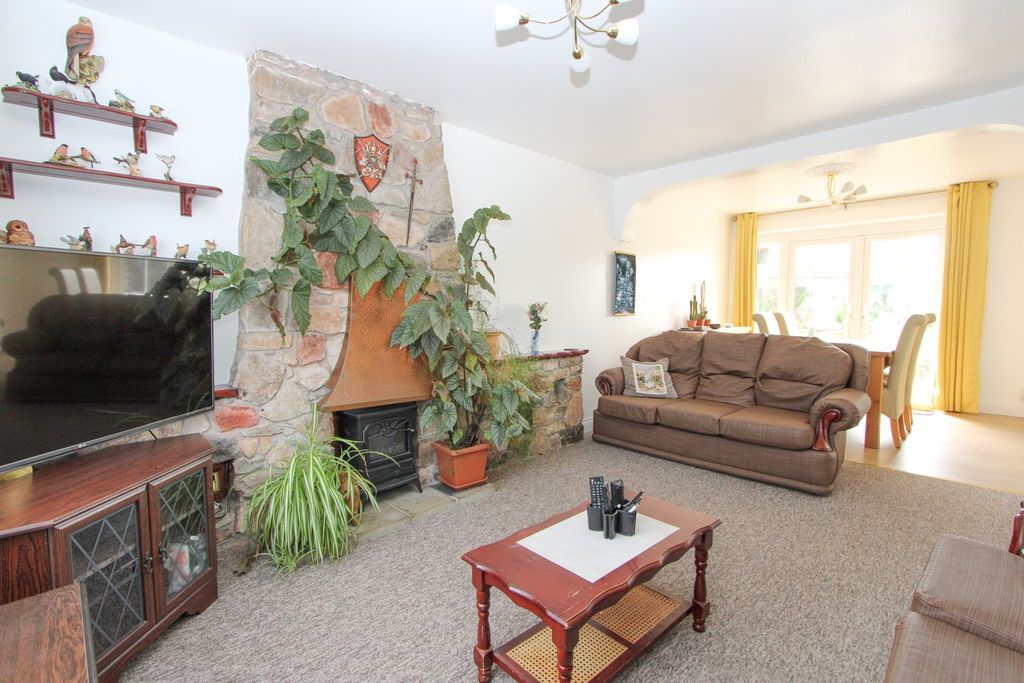 Property photo 2 of 21