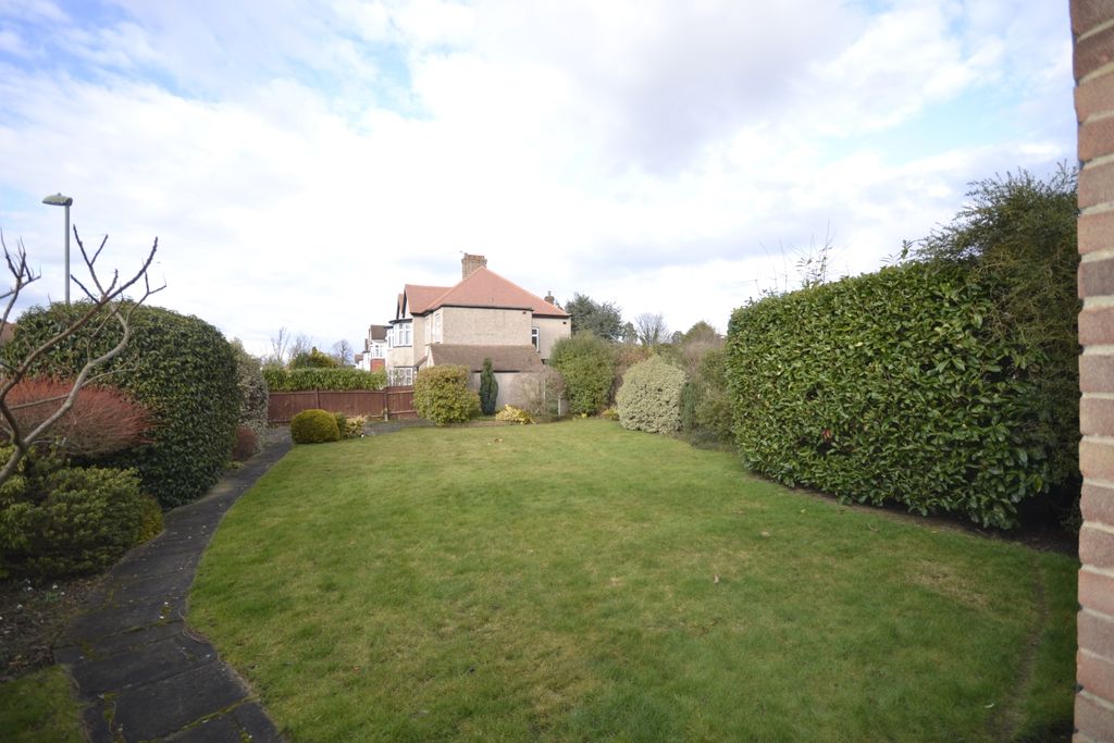 Property photo 2 of 10 Garden