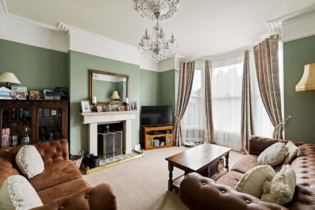 Property photo 2 of 18