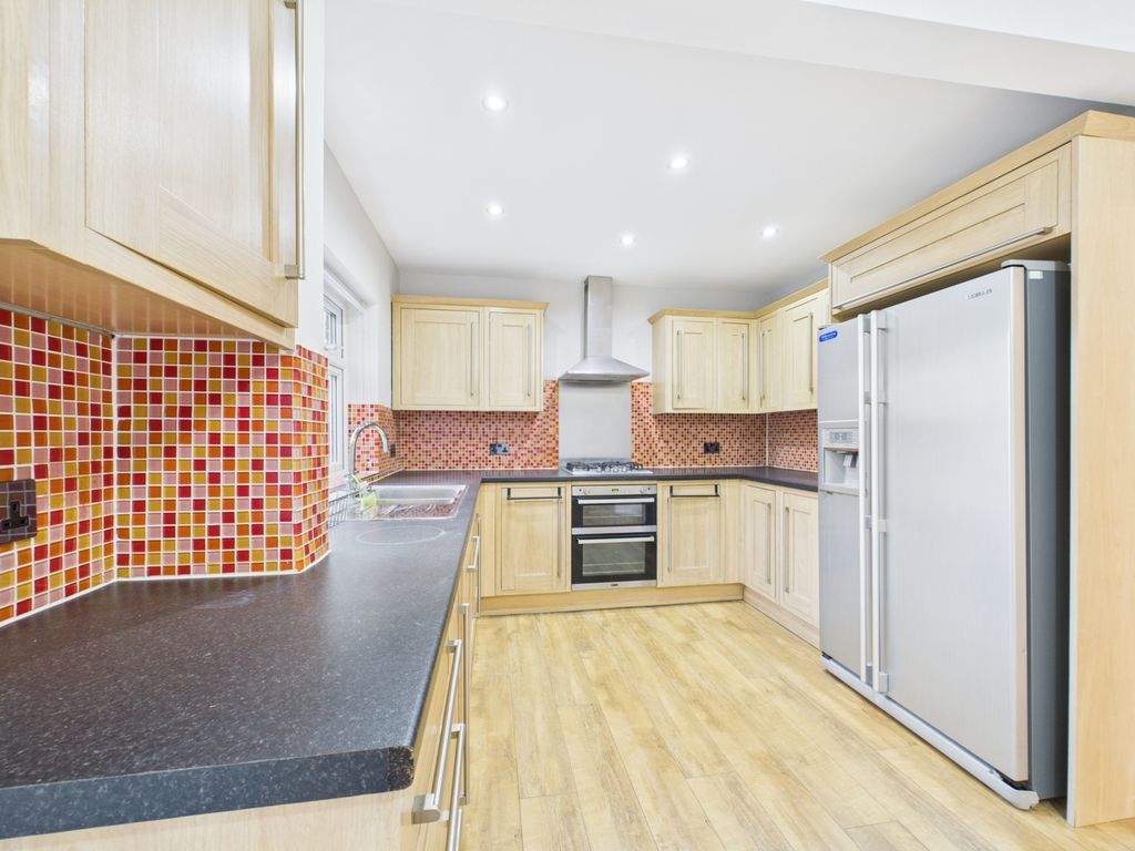 Property photo 3 of 10 Cam01740G0-Pr0468-Still003