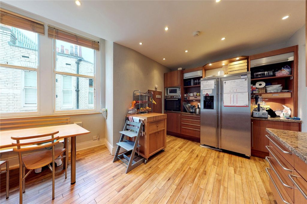 Property photo 3 of 12 Kitchen