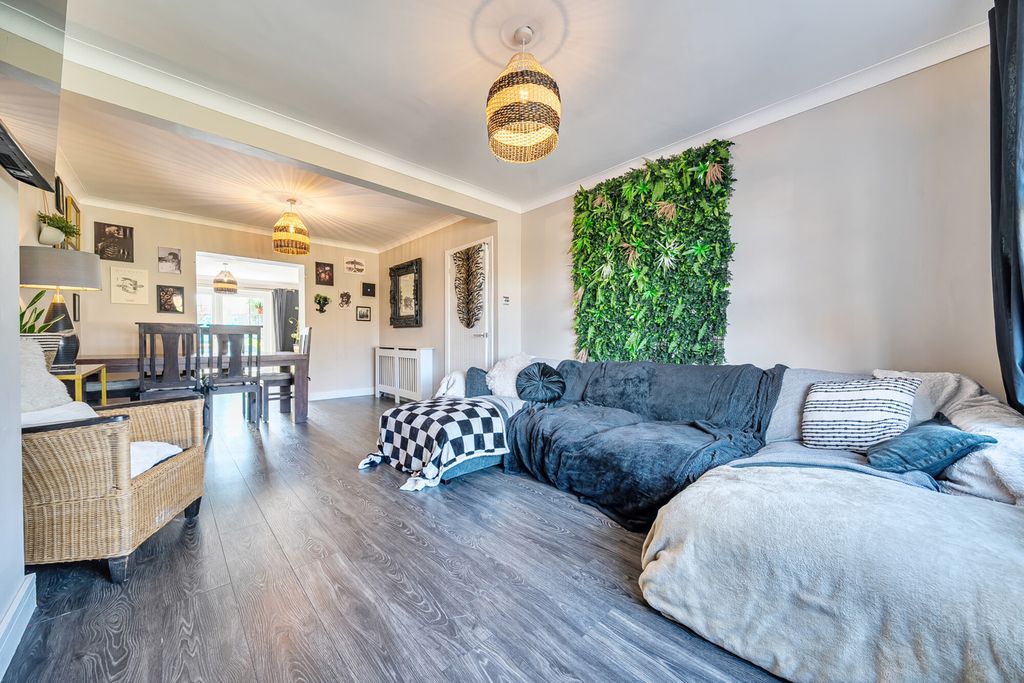 Property photo 2 of 23 1438354-11-69E8cd...