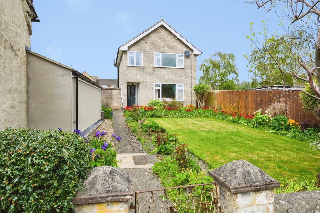 Property photo 1 of 12