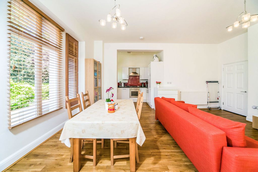 Property photo 2 of 8 91F64A9A-A1Ff-415A-8