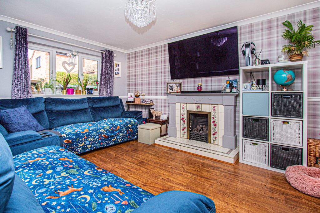 Property photo 2 of 15 Lounge