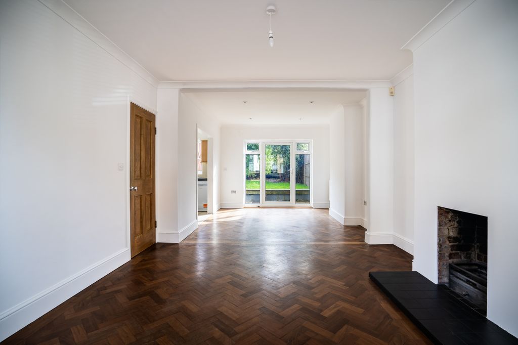 Property photo 2 of 23