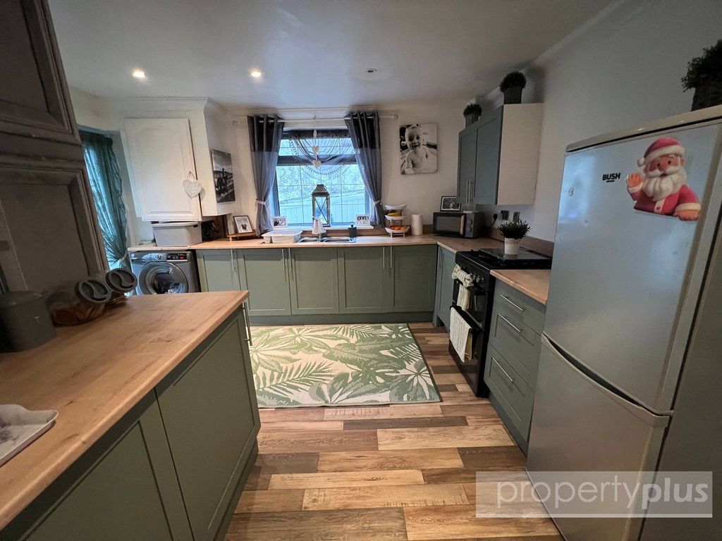 Property photo 2 of 16 Picture No. 12