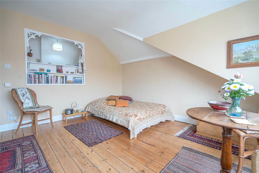 Property photo 3 of 12 Studio F