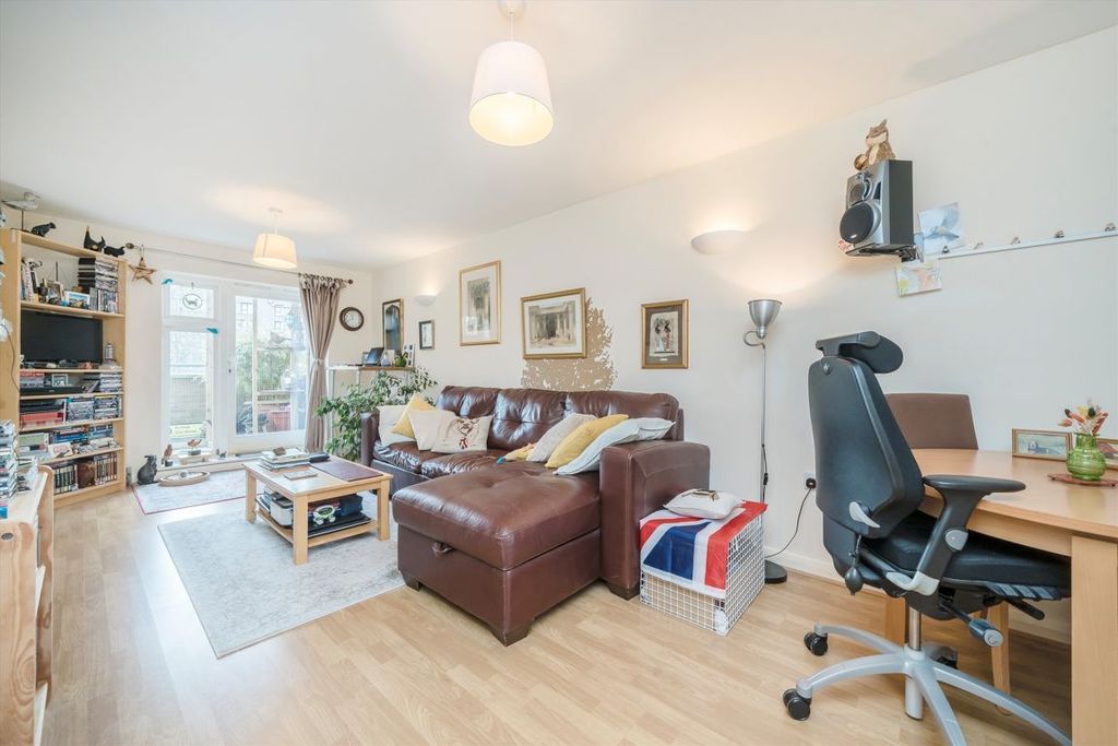 Property photo 2 of 6