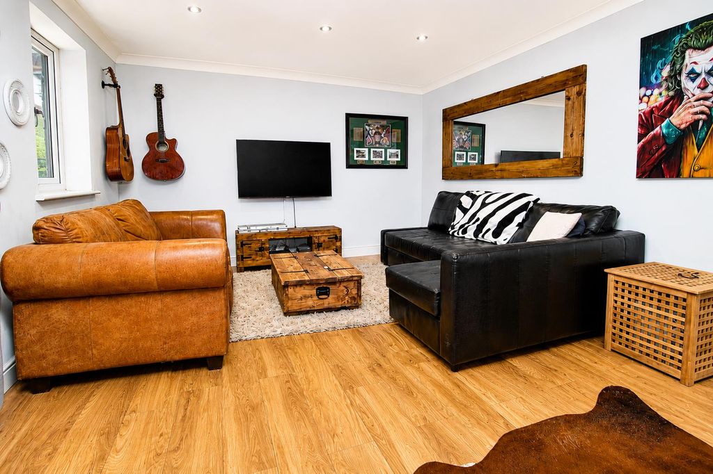 Property photo 3 of 19 3.Png