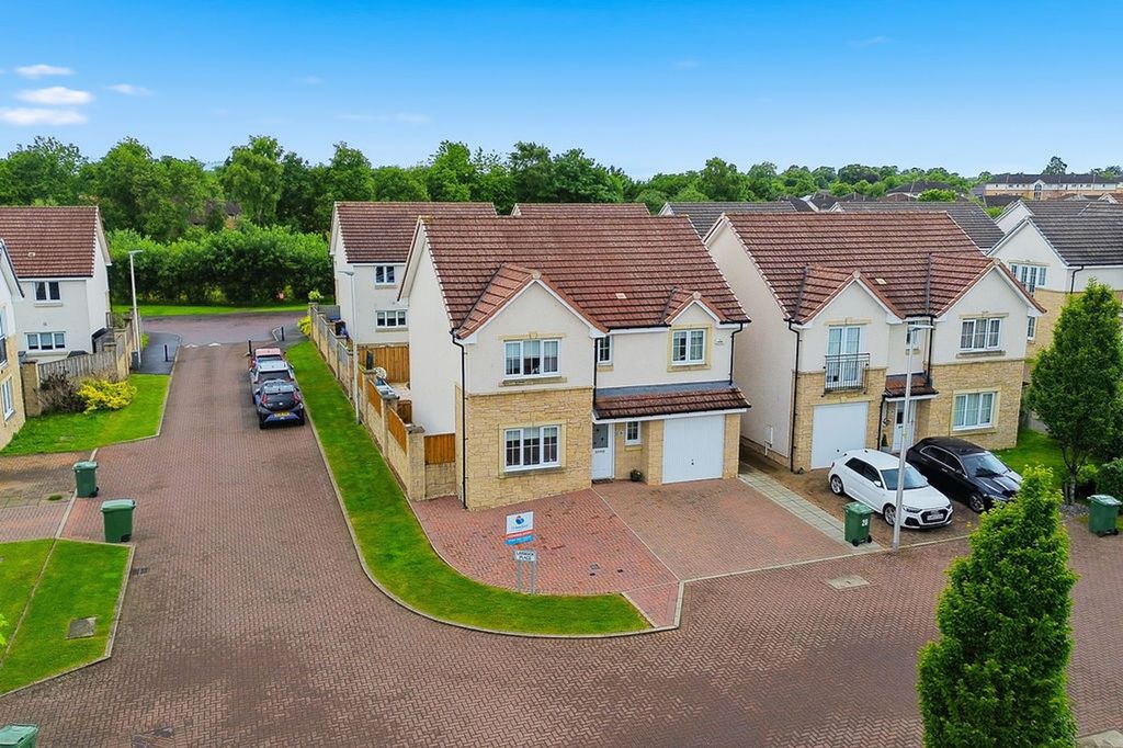 Property photo 2 of 33