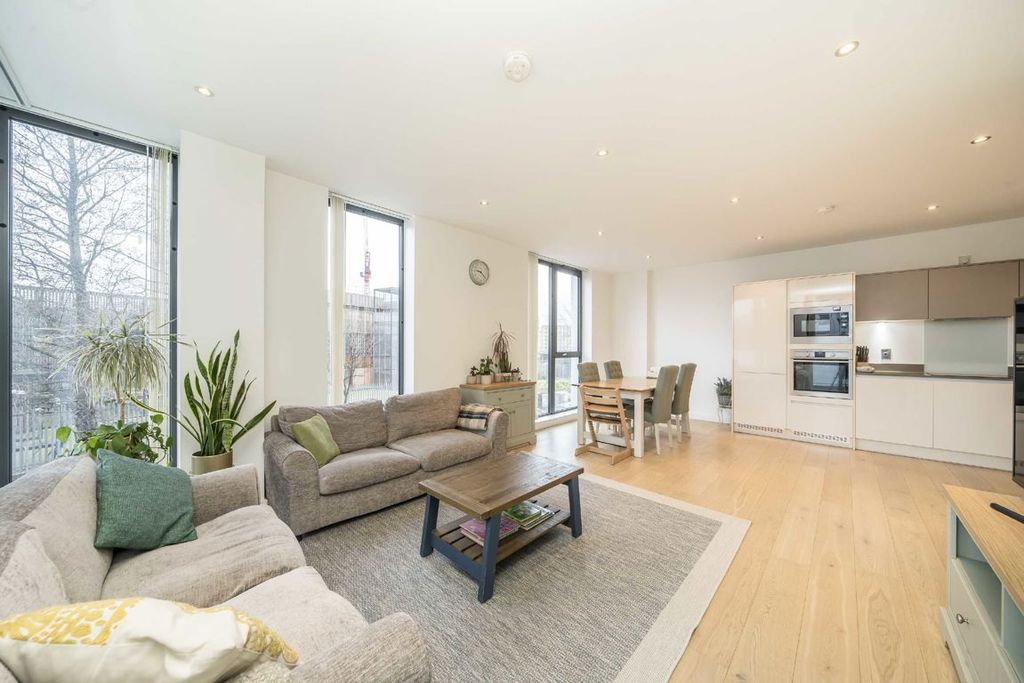 Property photo 3 of 6