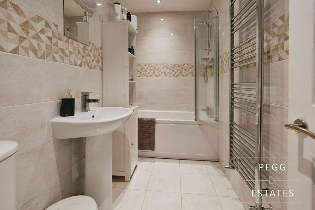 Property photo 2 of 27