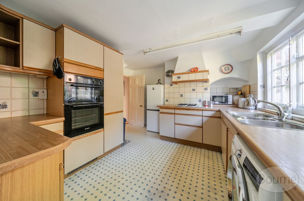 Property photo 3 of 19 85469346-599c-449...