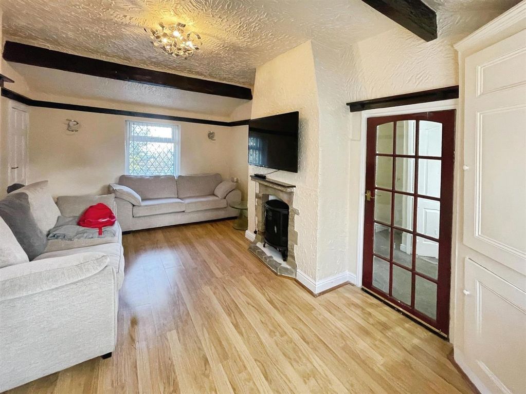 Property photo 3 of 11 Living Room