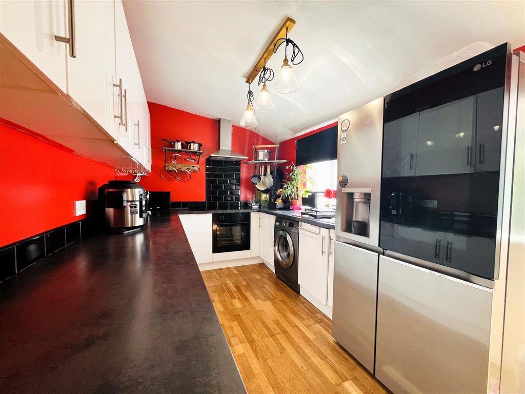 Property photo 3 of 14 Kitchen