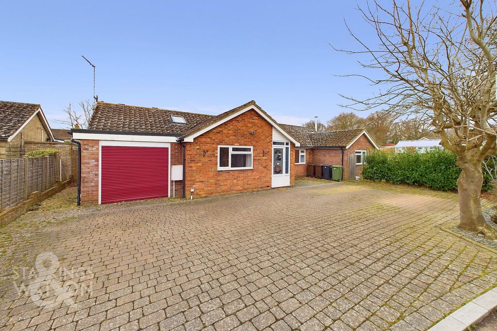 Property photo 2 of 32