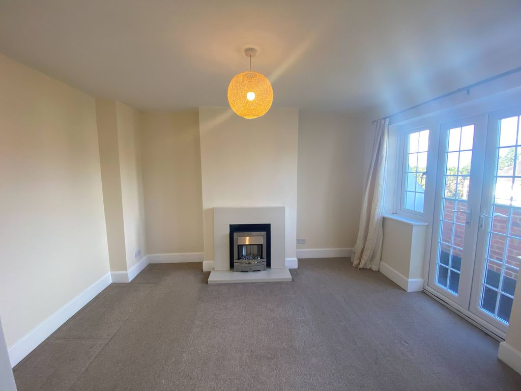 Property photo 3 of 9 Lounge