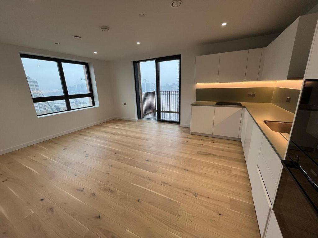 Property photo 1 of 12 Living Room