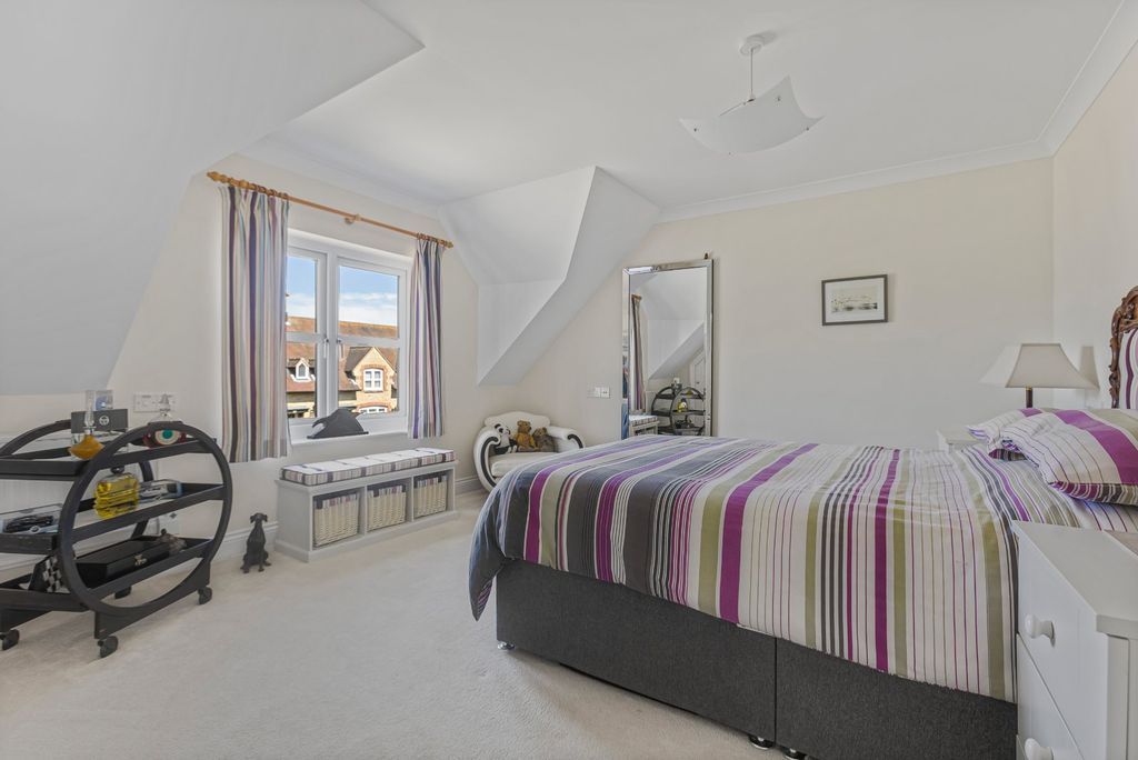 Property photo 1 of 23 Bedroom