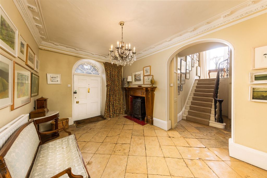 Property photo 3 of 42