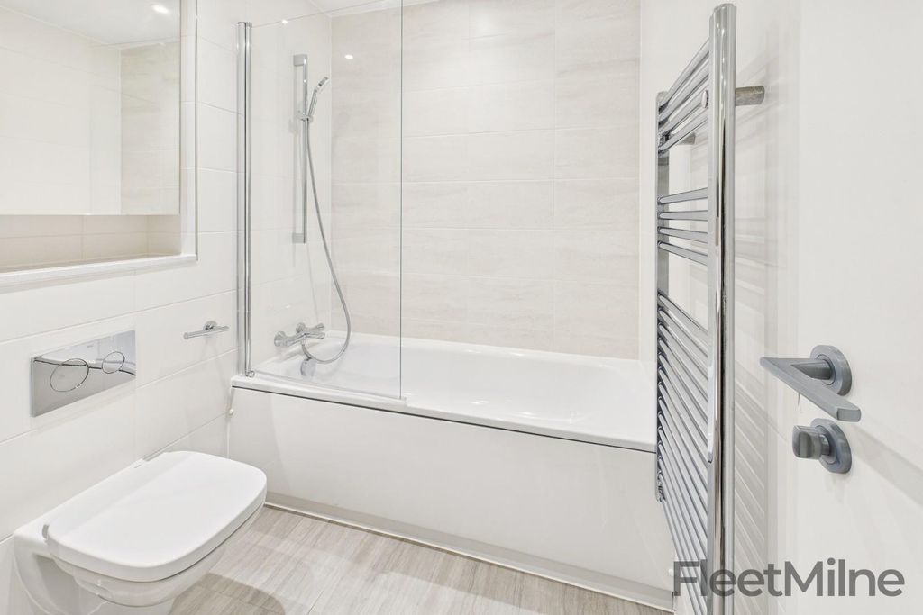 Property photo 2 of 15 Ensuite
