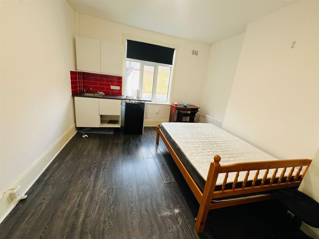 Property photo 1 of 2