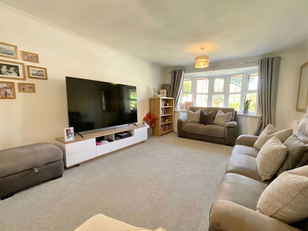 Property photo 2 of 21