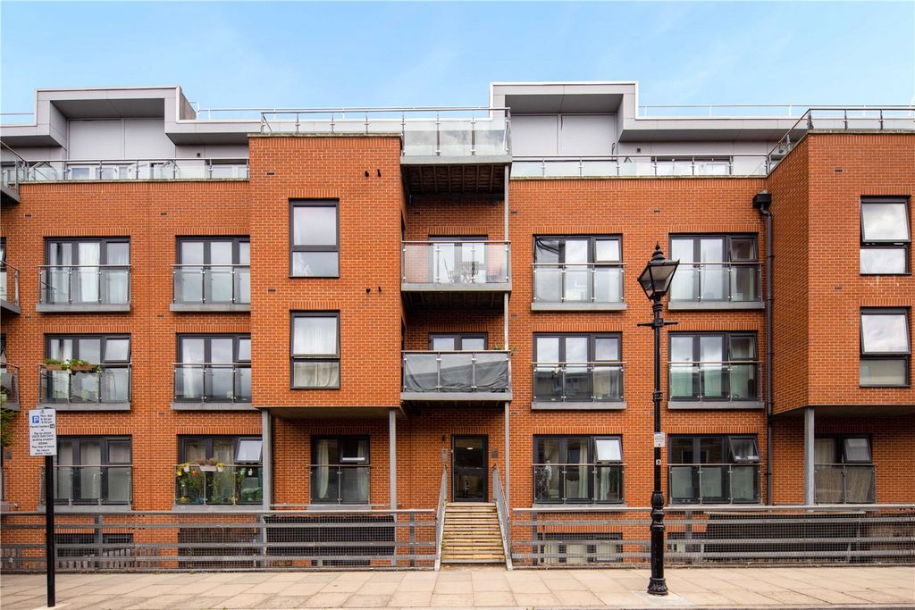 Property photo 1 of 17 Exterior