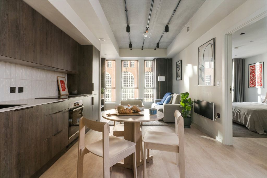 Property photo 1 of 10 Show Home