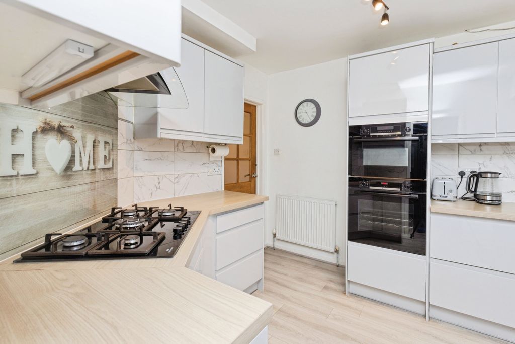 Property photo 2 of 17 Family Kitchen