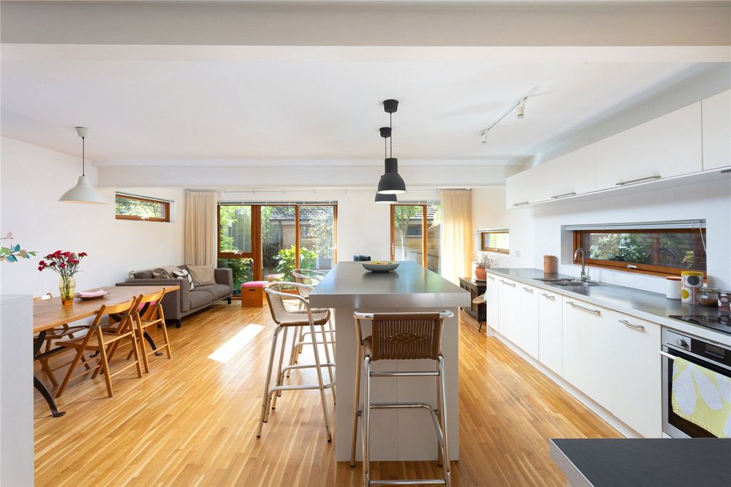 Property photo 2 of 19 Kitchen/Living