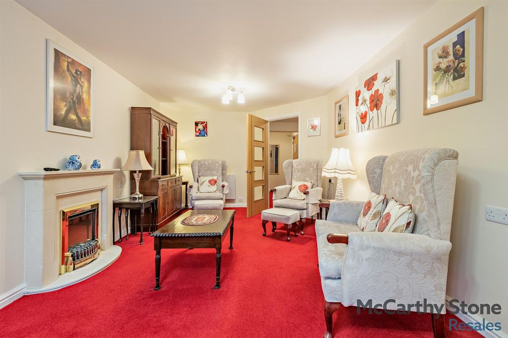 Property photo 3 of 17 8675550-Interior12-800.Jpg