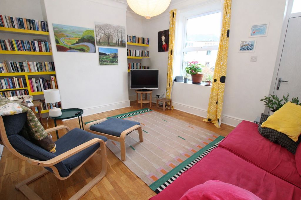 Property photo 2 of 28