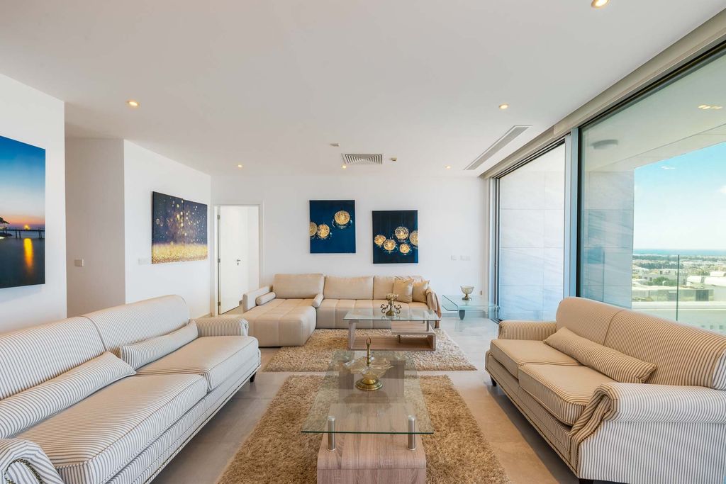 Property photo 3 of 30