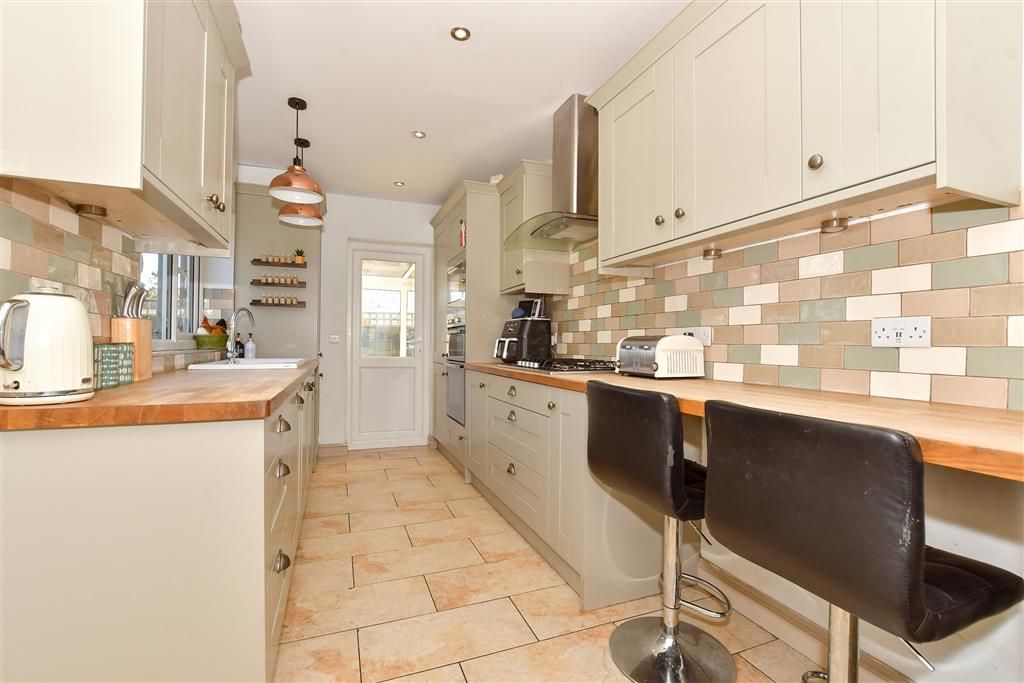 Property photo 3 of 20 Kitchen