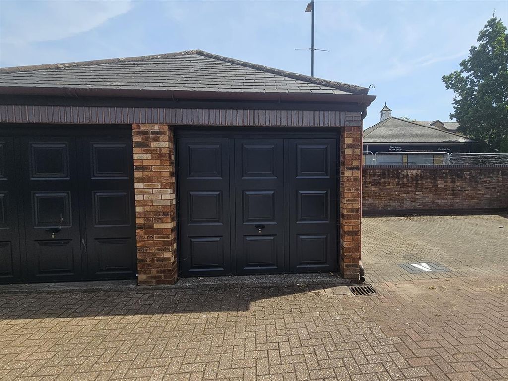 Property photo 2 of 11 2 - Two X Garages In Redcliffe.Jpg