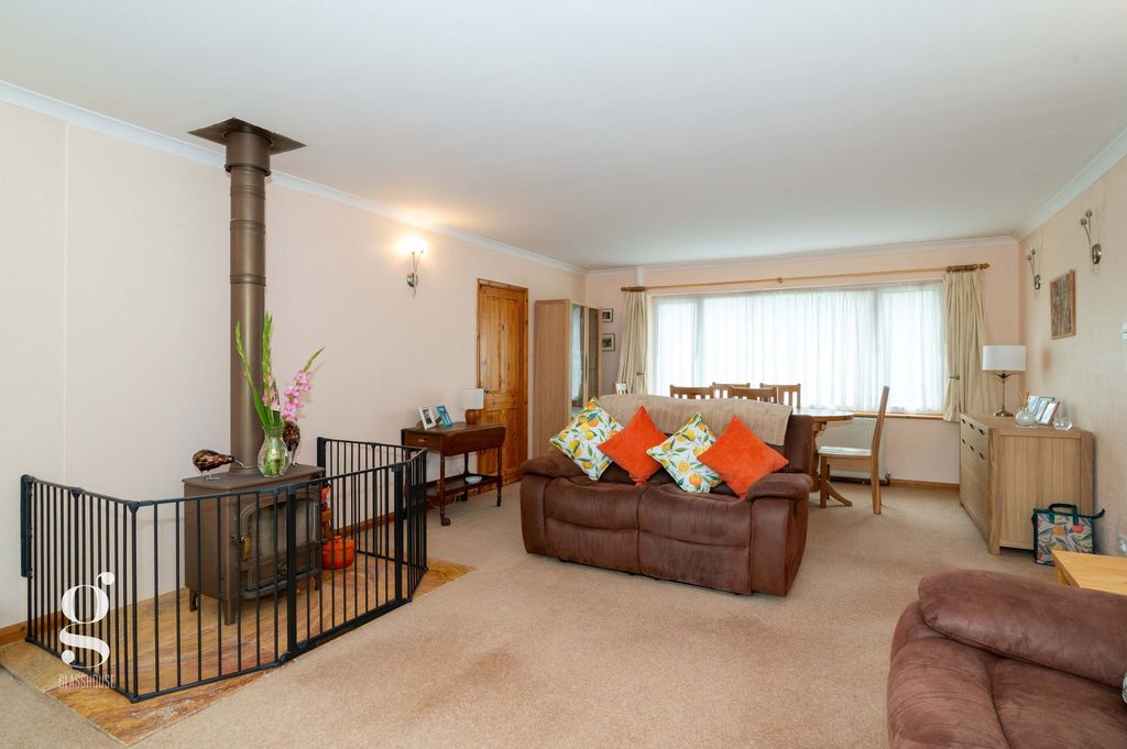 Property photo 3 of 32