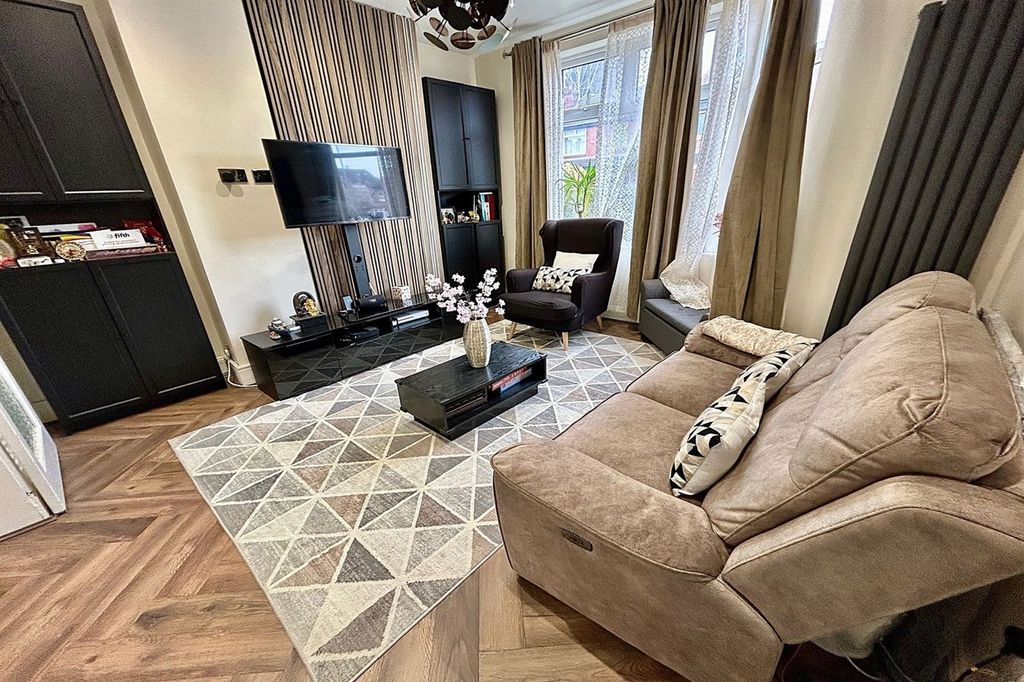 Property photo 2 of 18 Living Room