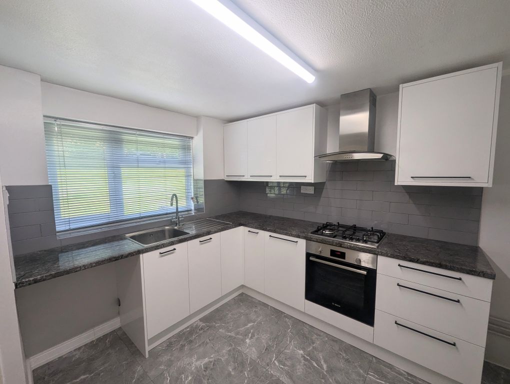 Property photo 2 of 8 Kitchen