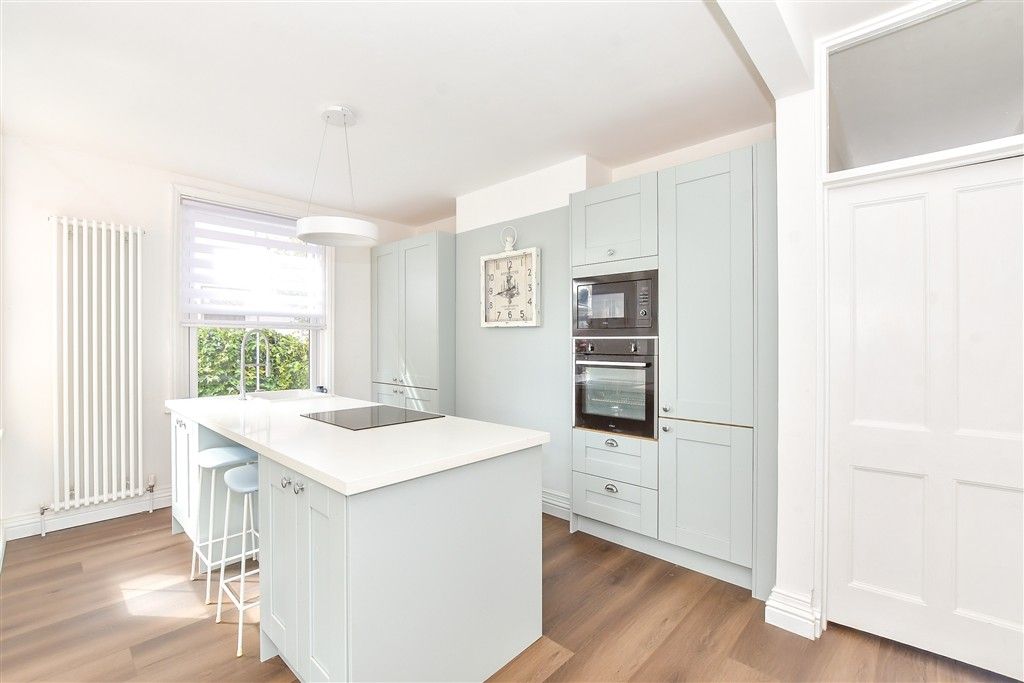 Property photo 3 of 12 Kitchen