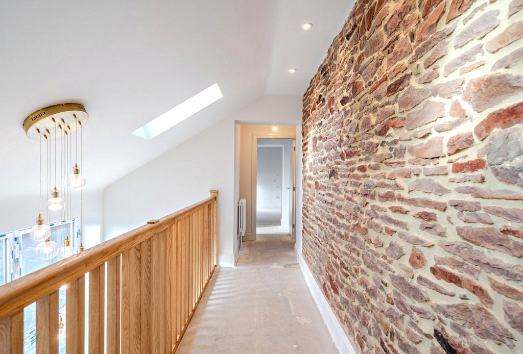 Property photo 3 of 14 Barley House