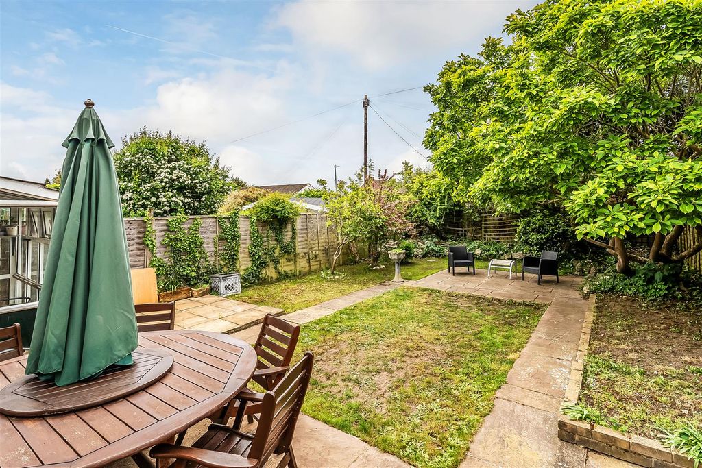 Property photo 2 of 15 41-Elmcroft-Drive-18.Jpg
