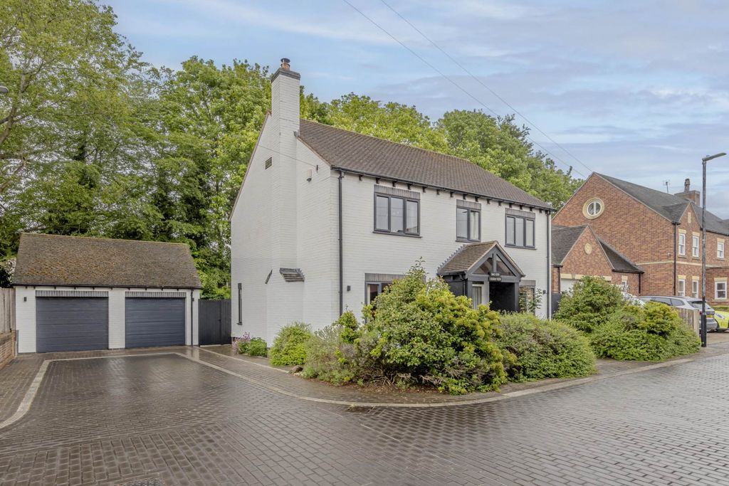 Property photo 1 of 32