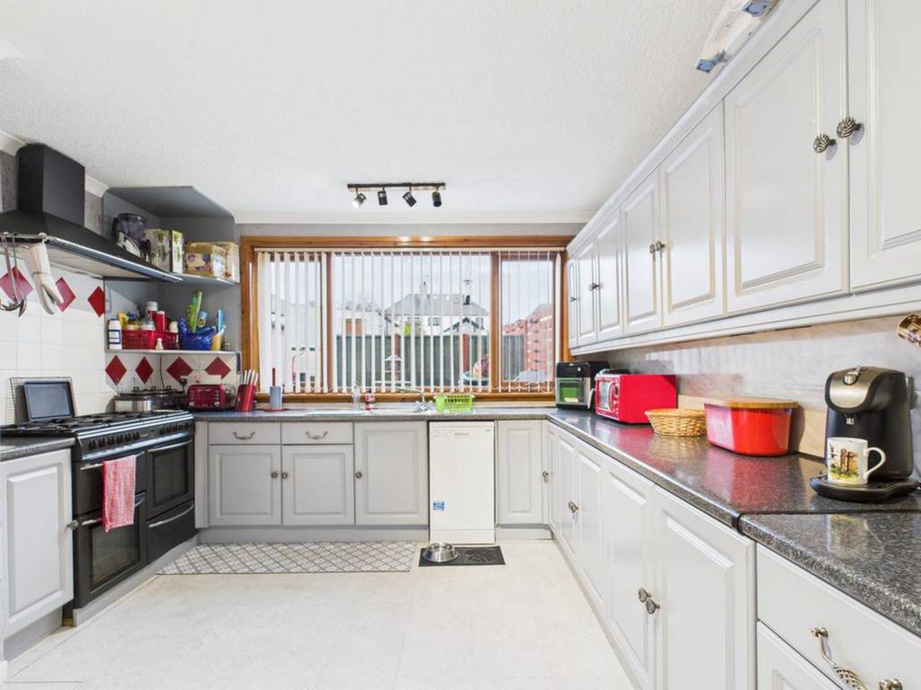 Property photo 3 of 25