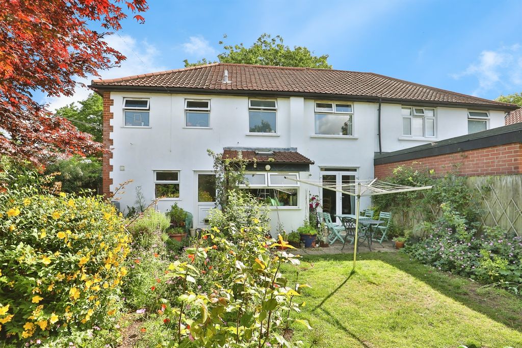 Property photo 2 of 17