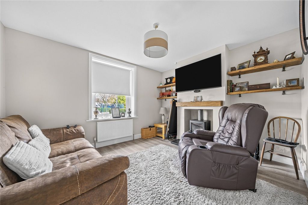 Property photo 2 of 28 Picture No. 12