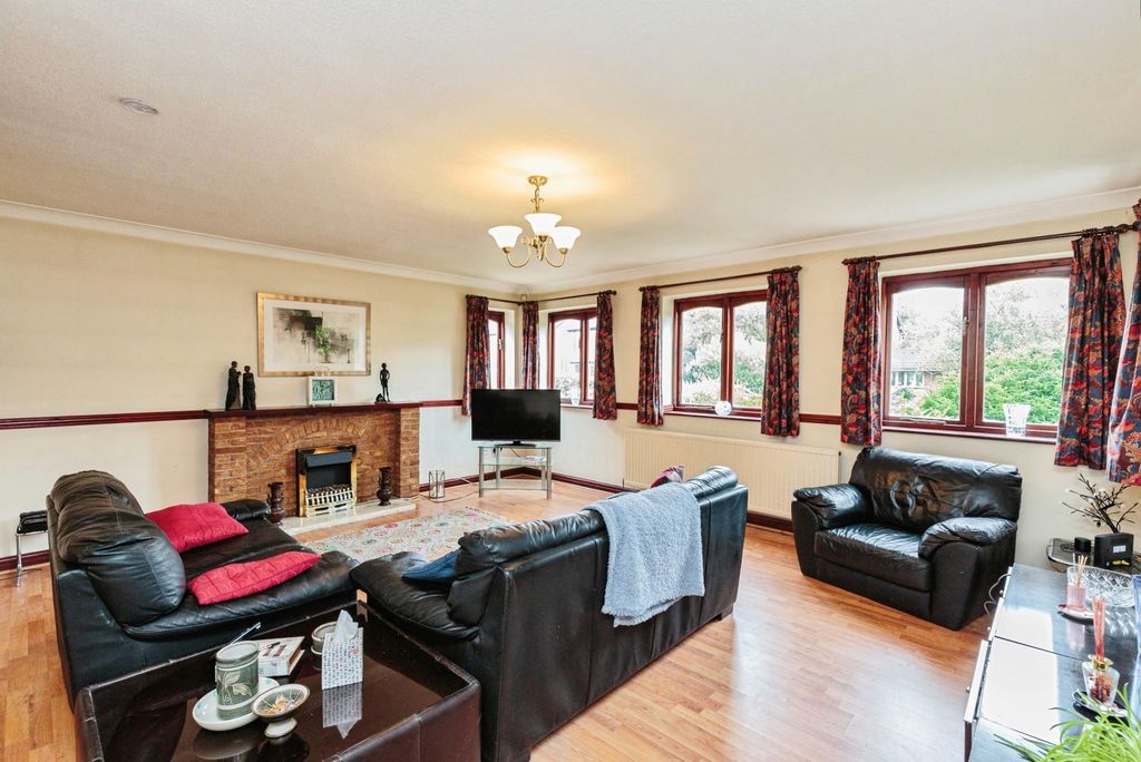 Property photo 3 of 22 Pbox-Img.Jpg