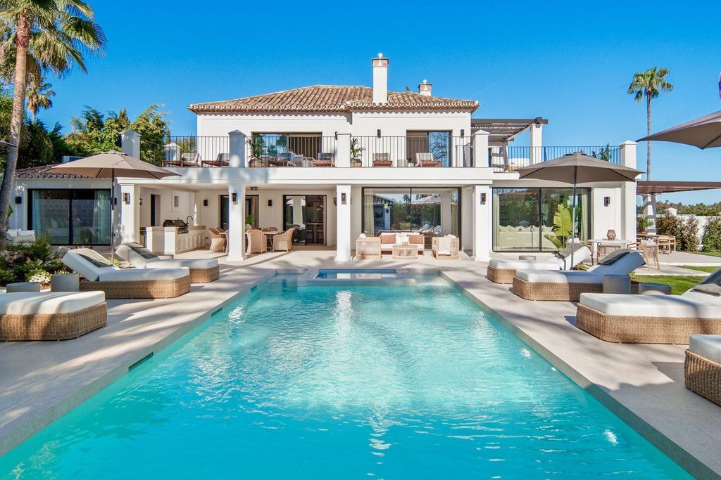 Property photo 1 of 25 Villa, Nueva Andalucía