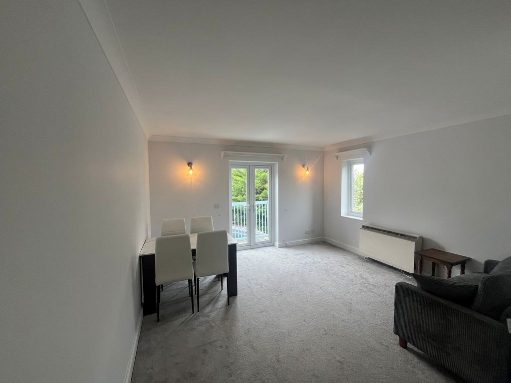 Property photo 2 of 5 Living Room